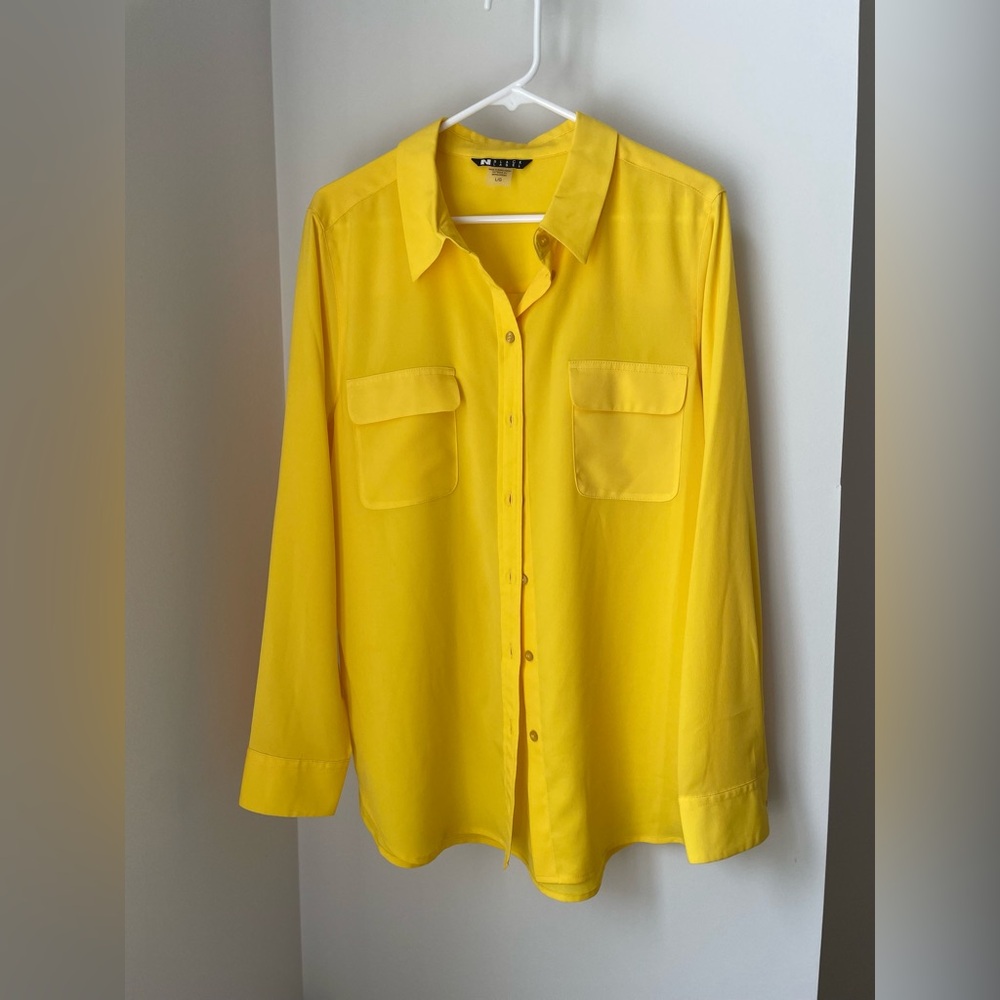 Cute black label yellow blouse!